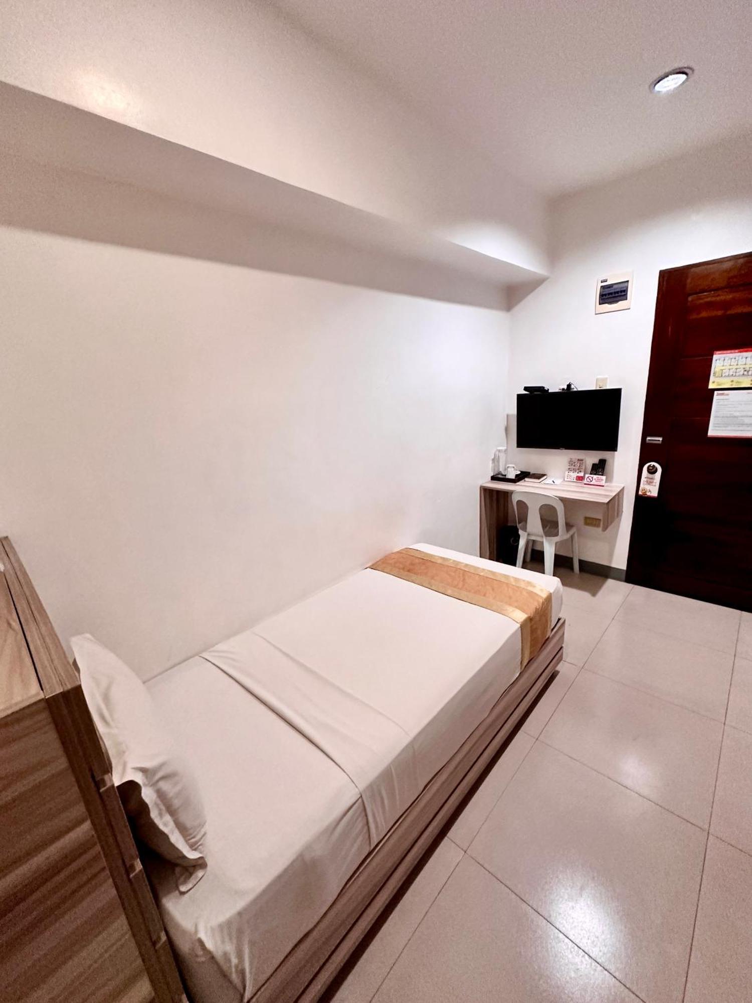Travelbee Fuente Inn Cebu Exterior photo