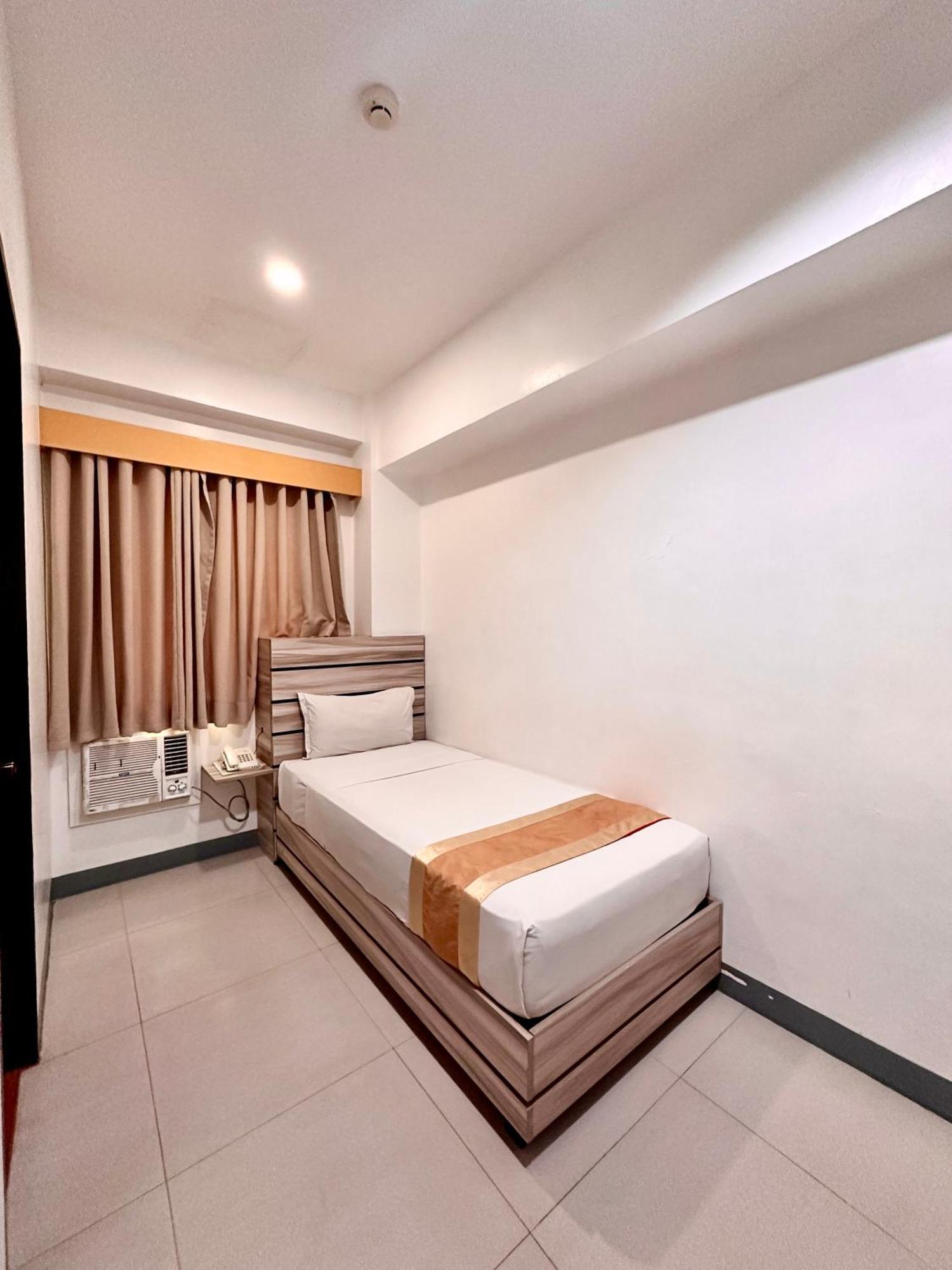 Travelbee Fuente Inn Cebu Exterior photo