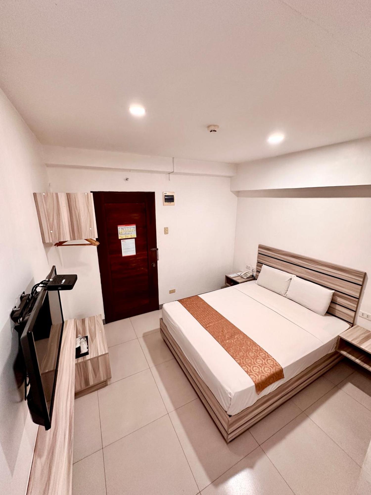 Travelbee Fuente Inn Cebu Exterior photo