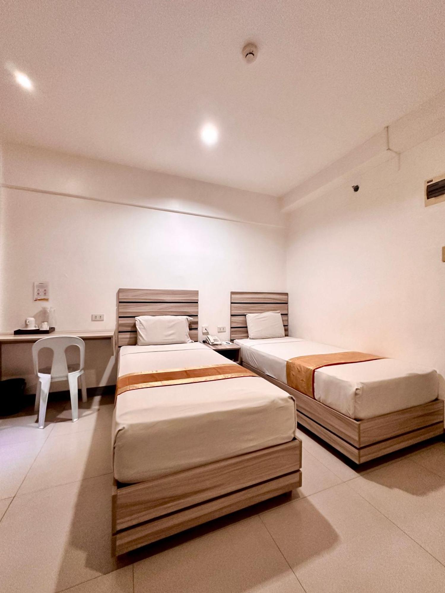 Travelbee Fuente Inn Cebu Exterior photo